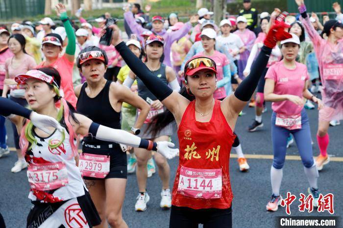 2025上海女子半程马拉松赛开跑星空体育网址(图1)