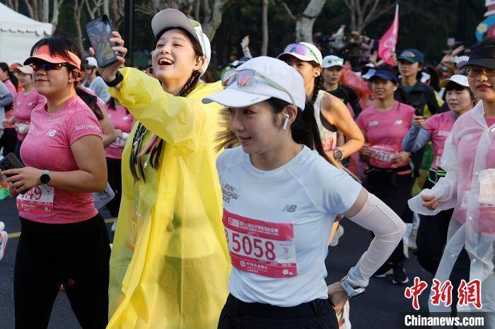 2025上海女子半程马拉松赛开跑星空体育网址(图3)