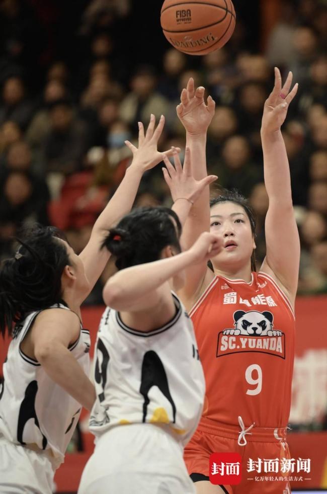 四川女篮“破百”大胜江苏 总比分2：0领先星空体育(图1)