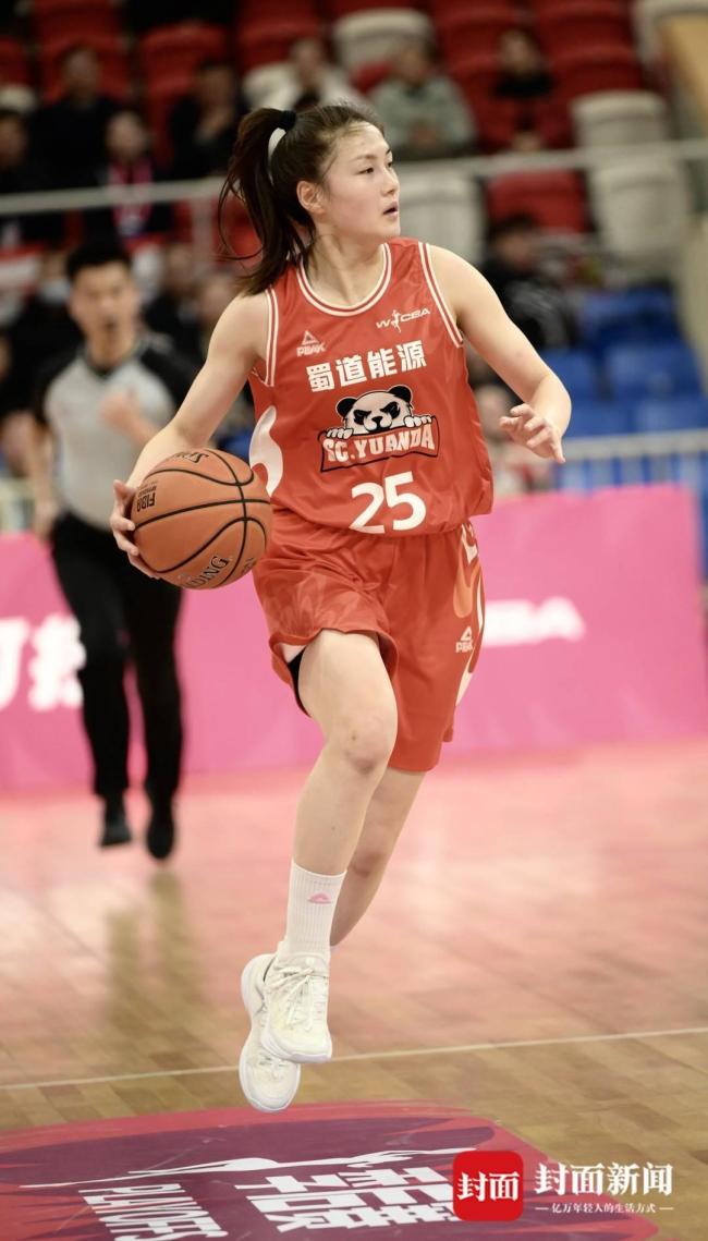四川女篮“破百”大胜江苏 总比分2：0领先星空体育(图3)