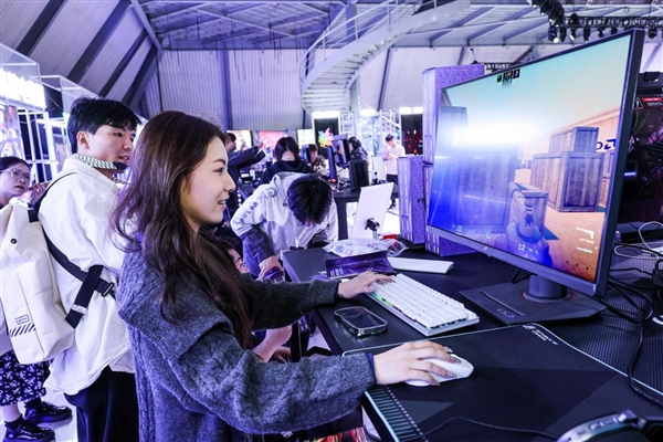 星空体育APPROG召开2025新品发布会 两款新品电竞显示器荣耀登场(图6)