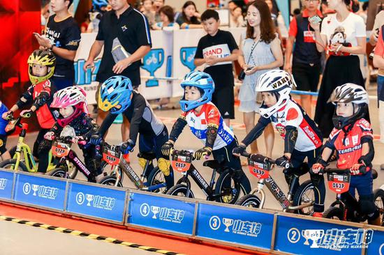 星空体育登录海南U18女足荣获全运会季军青春强队的崭露头角(图1)